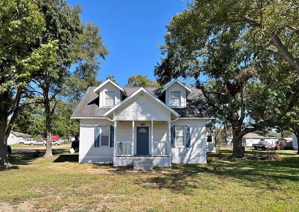 4 bed, 2.0 bath, 1664 sqft, $1,700 — Photo 1