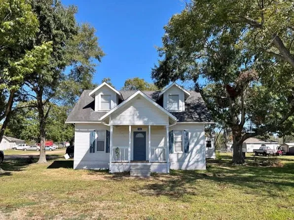 5922 Railroad St, Wallis, TX 77485