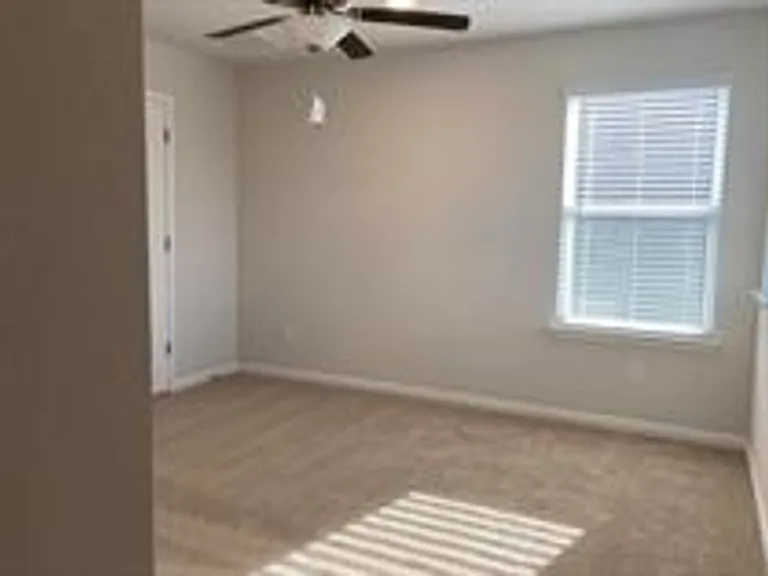 136 Green Knoll Ln — Photo 12
