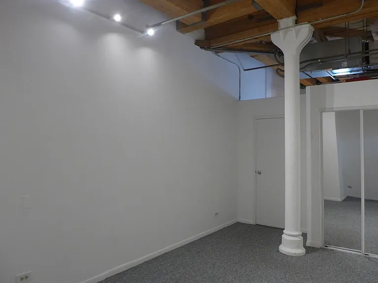 Old Franklin Building — Photo 36