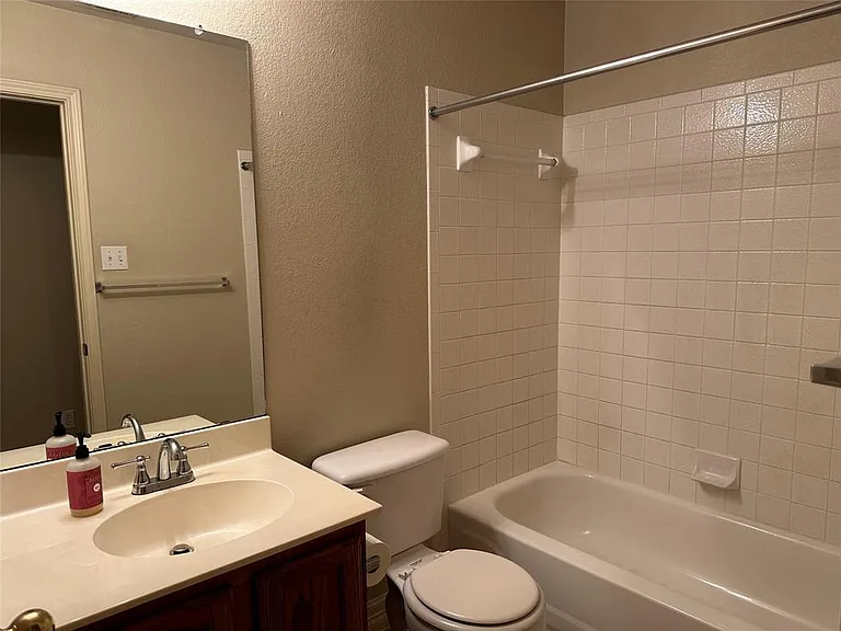 706 Luke Ln — Photo 15