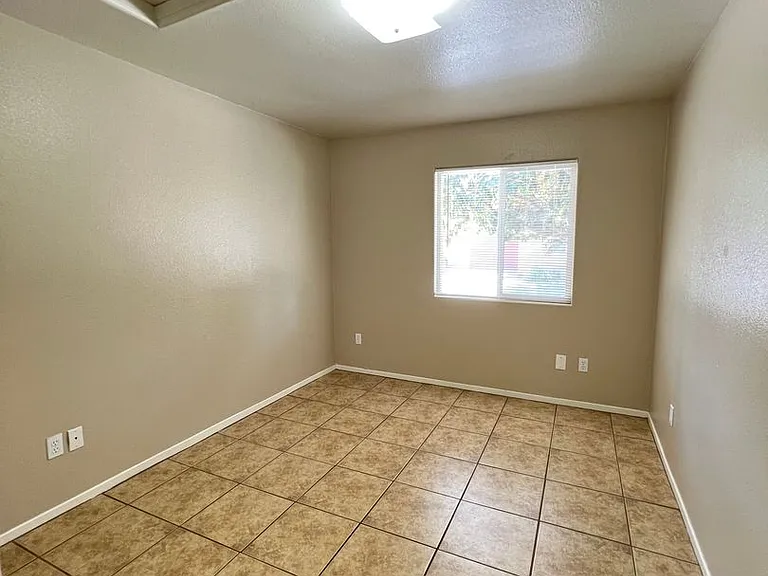 1320 Reddick Ln — Photo 11