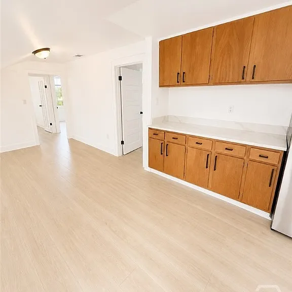612 W 40th St #B — Photo 8