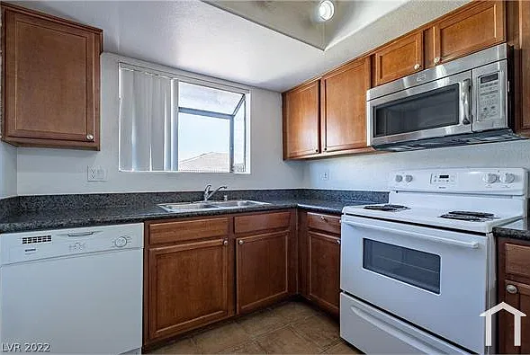 3 bed, 1130 sqft, $2,480 — Photo 2