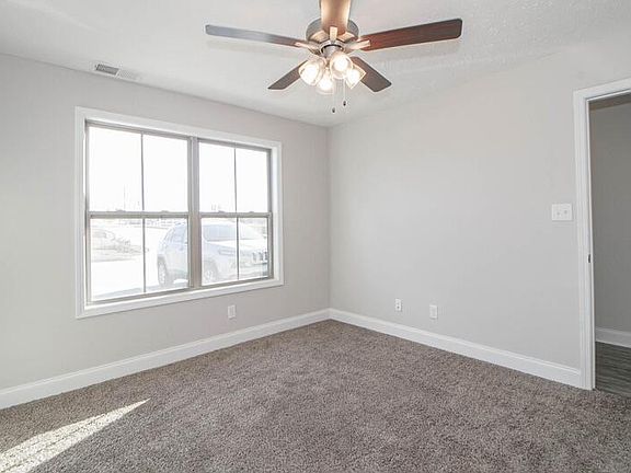5th image of 1000-102 Henry Place Blvd