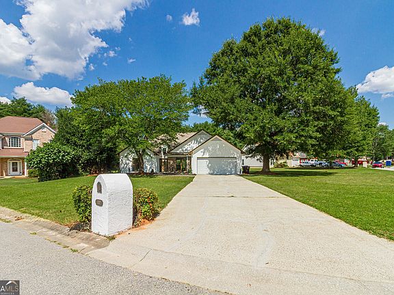 3rd image of 100 Winslow Ct