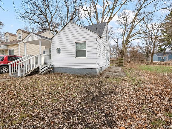 3rd image of 18220 Stout St