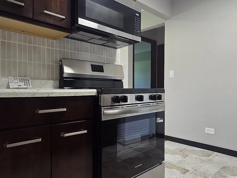 660 Perrie Dr #101 — Photo 3