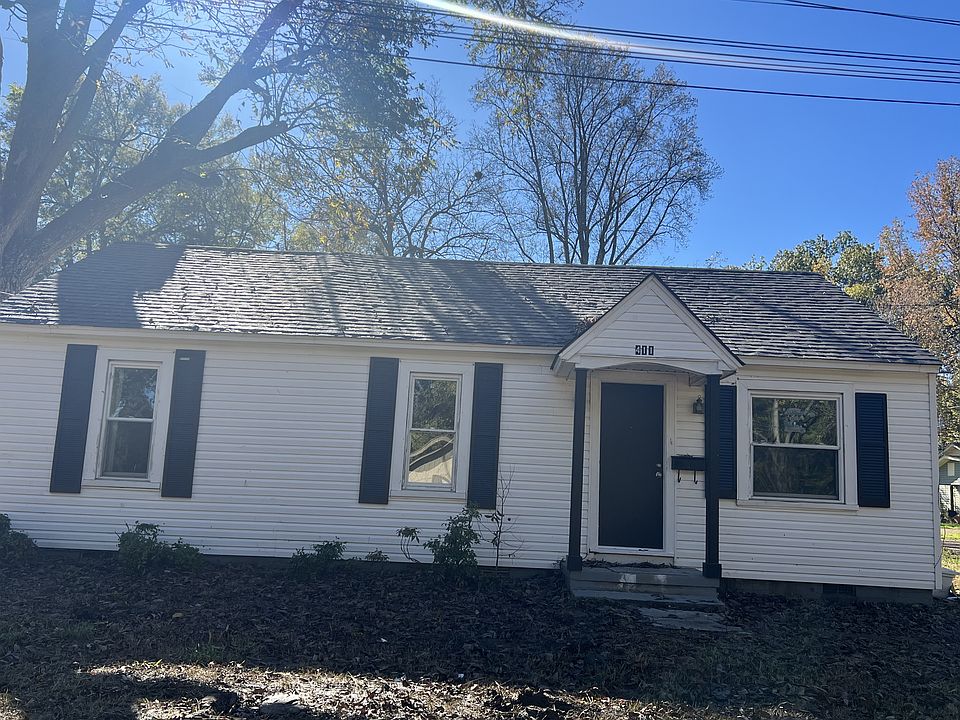 1st image of 411 Hyde Park Cir