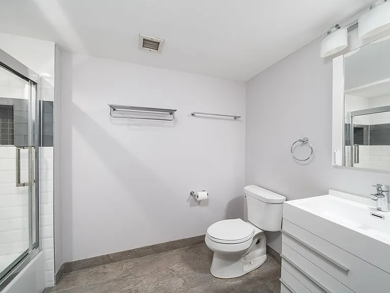 700 1st St #8Q — Photo 14
