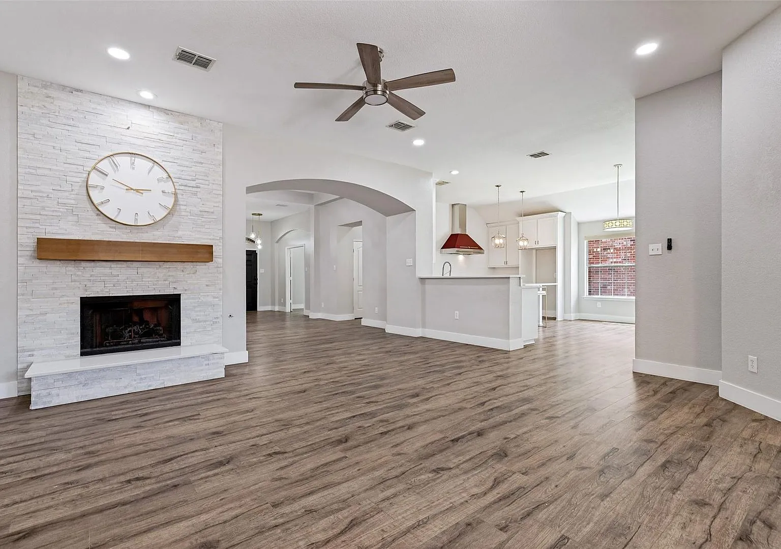1535 Sandlewood Dr — Photo 4