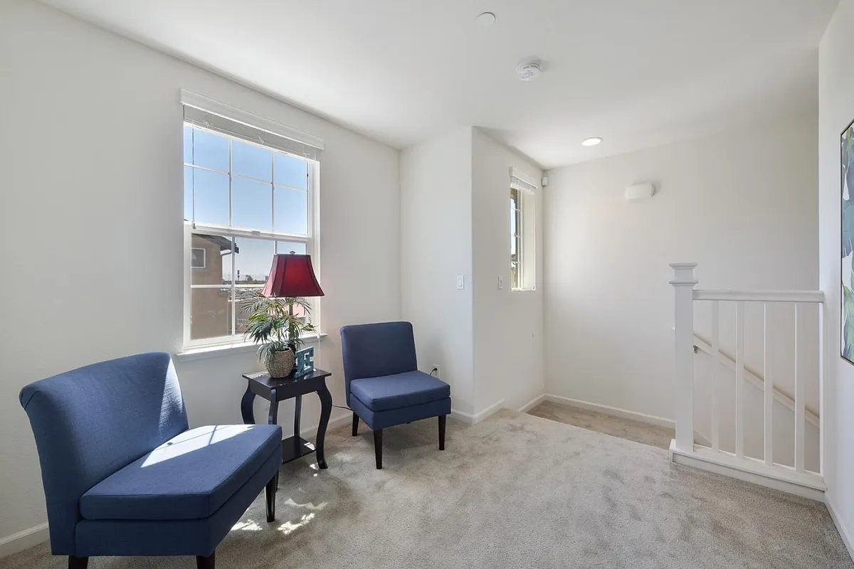 Building Photo - Lusitano Way