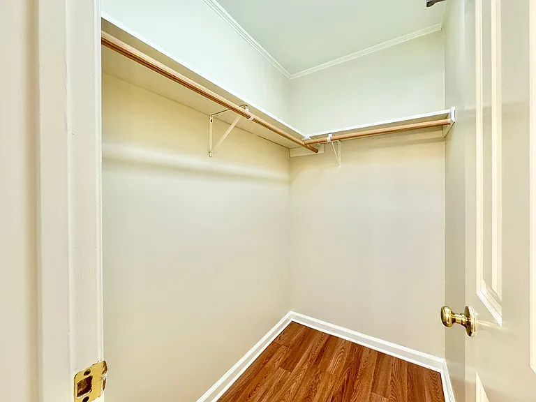 912 Englewood St — Photo 13
