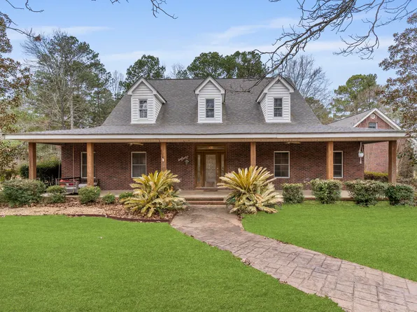 33 Pinedale Dr, Collins, MS 39428