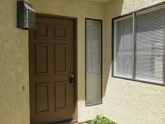 4th image of 825 Lancaster Dr