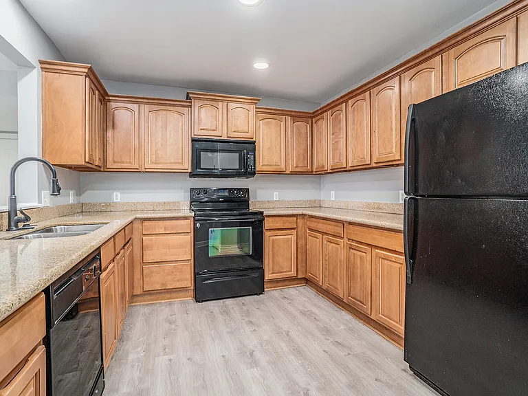 University Park TownHomes - 16478 — Photo 18