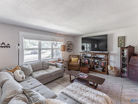 4th image of 402 Cumberland Dr SE