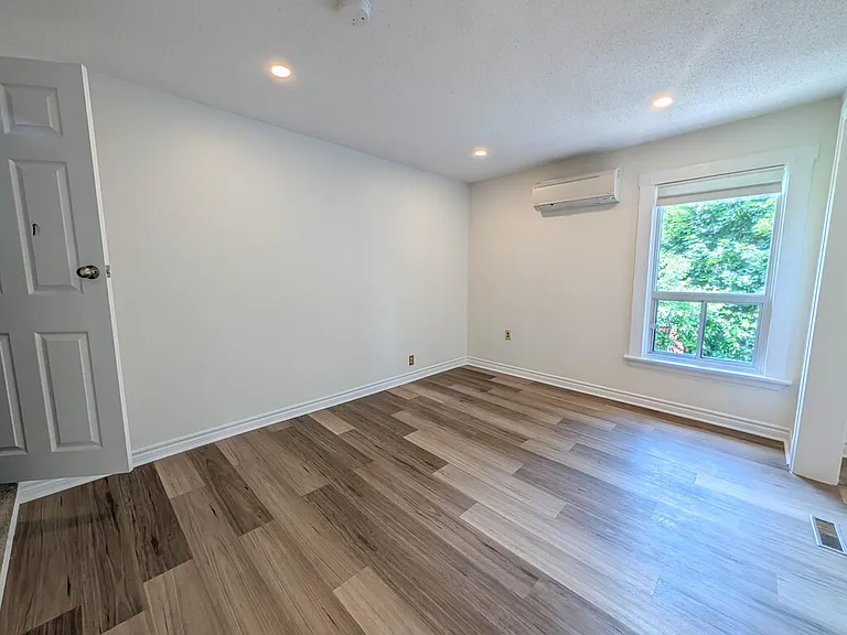 204 Sanford Ave S #L282H2 — Photo 2