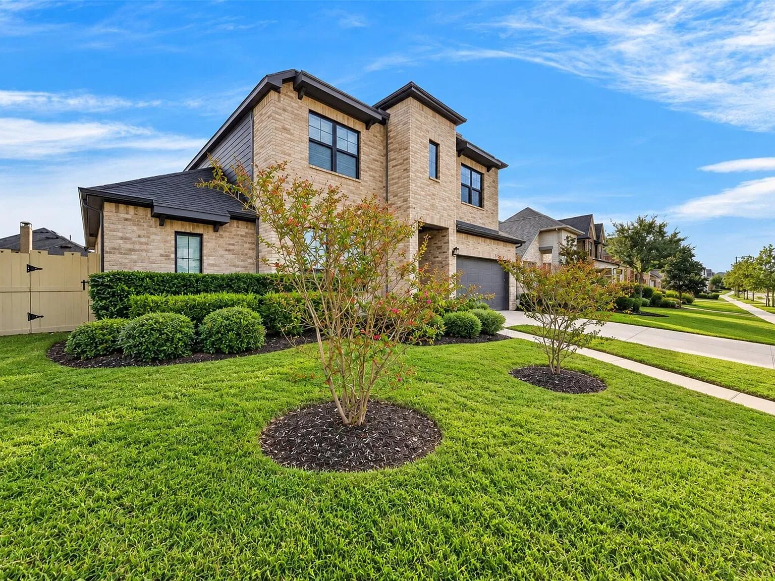 4 bed, 3.5 bath, 3008 sqft, $3,700 — Photo 2