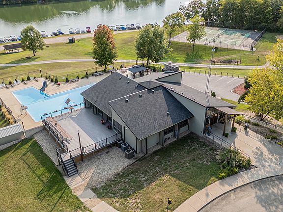 4th image of 18 Timberlane Dr