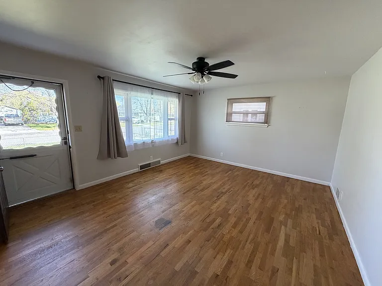 1126 Lendel Ln — Photo 6