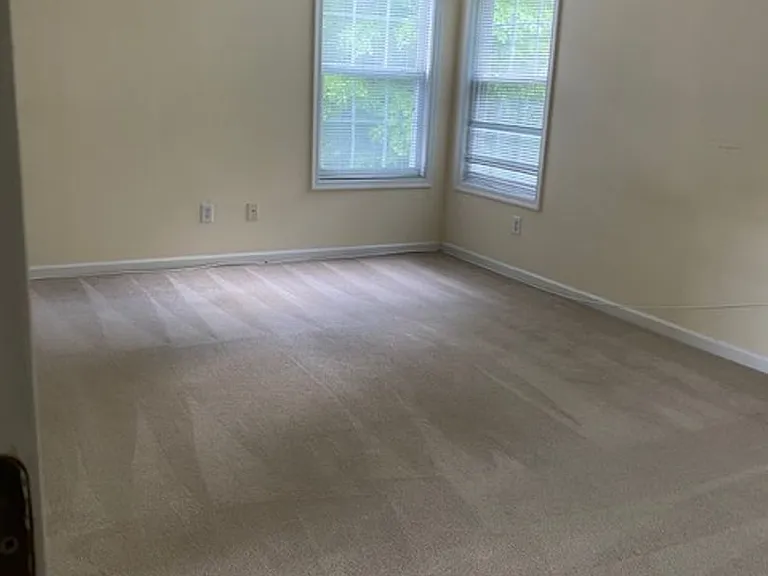 6108 Shrewsbury Sq — Photo 9