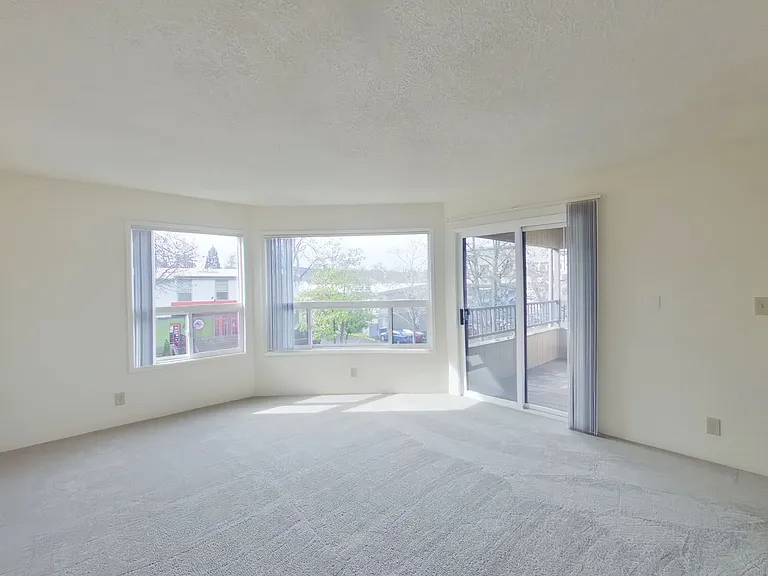 Hess Apartments — Photo 23