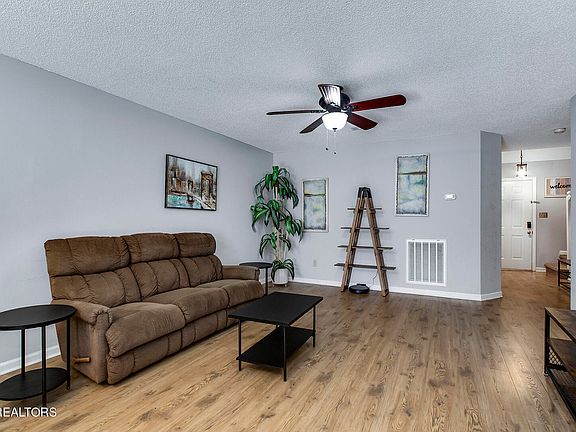 5th image of 1015 Blinken St
