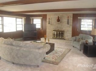 9813 Rockbrook Rd, Omaha, NE 68124