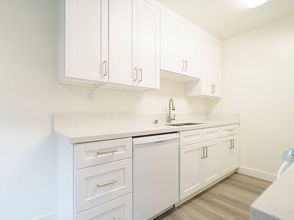 4th image of 112 S Saint Andrews Pl