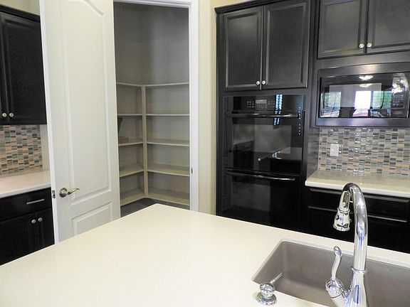 Walk-in Pantry