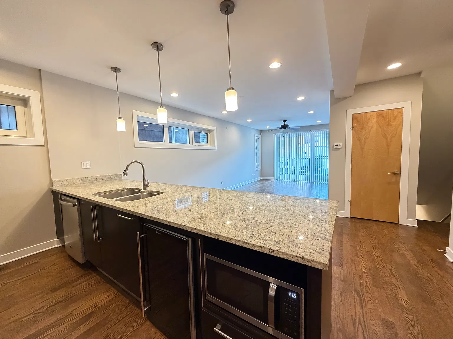 2 bed, 2.5 bath, 1109 sqft, $3,863 — Photo 4