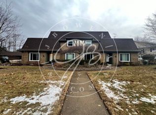 4042 Newcastle Dr, Sylvania, OH 43560