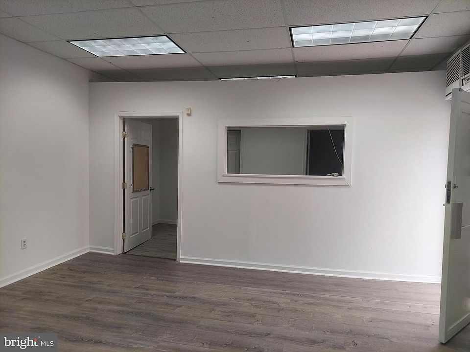 1st image of 1301 W 4th St