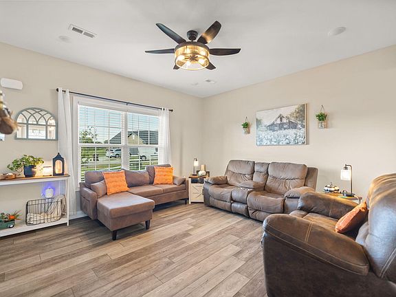 5th image of 404 Cheyenne Ct