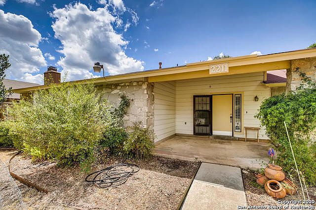 1st image of 2211 Pebble Crest Cir