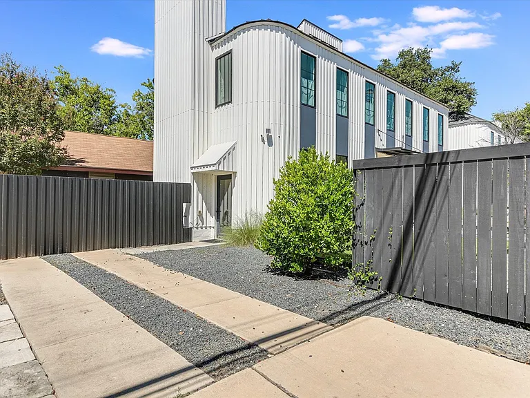 1300 Navasota St — Photo 20
