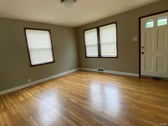 2nd image of 7047 Manette Dr