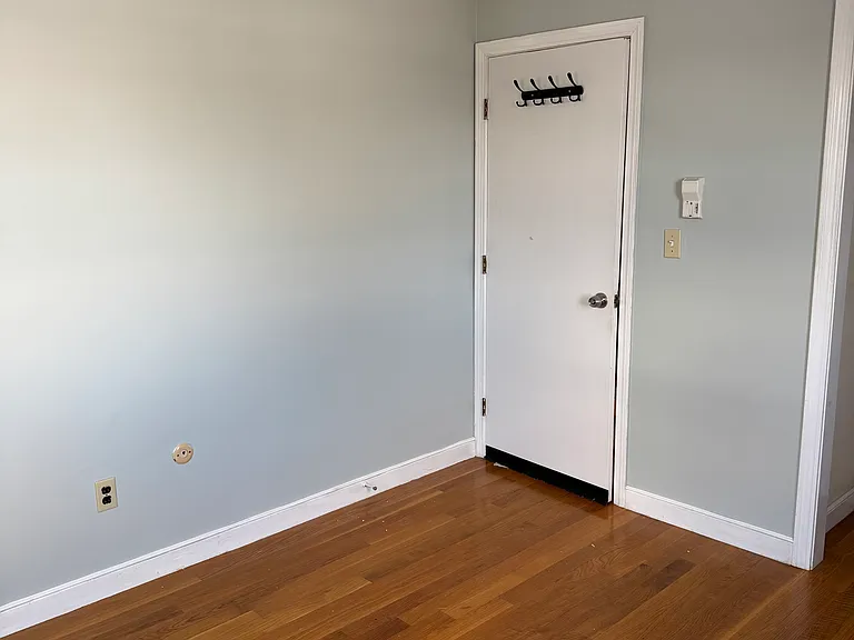 90-92 Sylvia St #2 — Photo 12