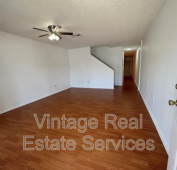 1324 Kelridge Pl — Photo 3
