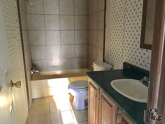 4th image of 221 Defourneaux Ln