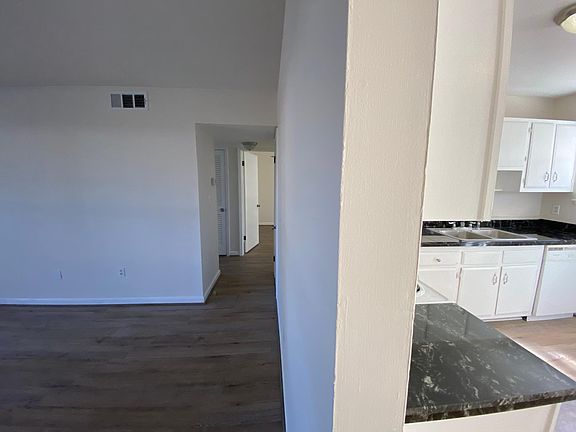 4th image of 1037 Carriage Dr