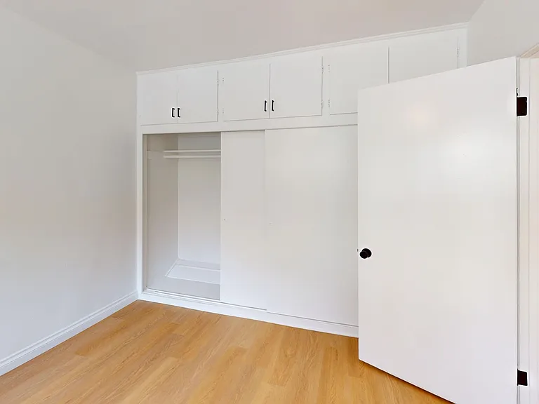 The Clair Manor Apts...Hollywood Hills...Fully Renovated...CALL NOW! — Photo 16