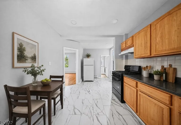 231 Clark Pl #1 — Photo 2