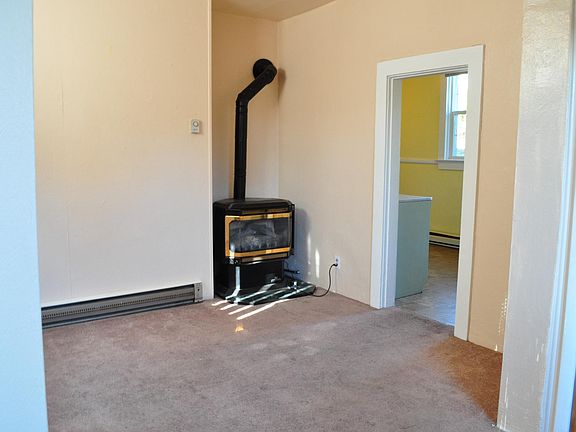 3rd image of 825 Broadway Ave #1