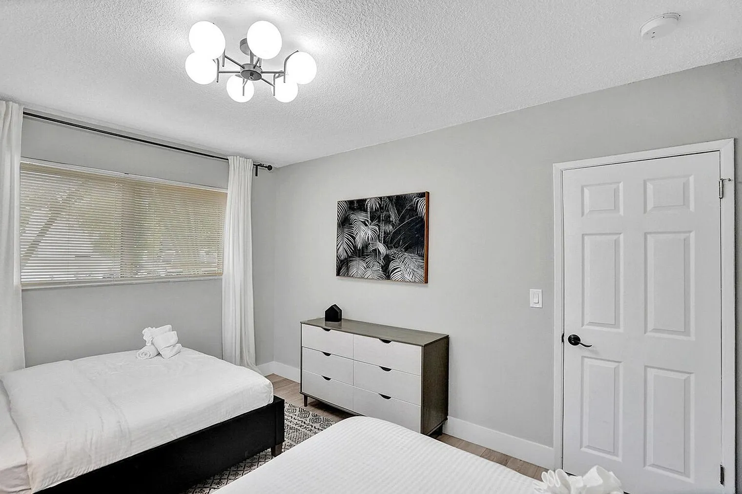 2 bed, 2.0 bath, 1097 sqft, $7,671 — Photo 4