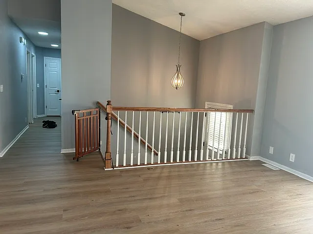 3 bed, 1422 sqft, $2,100 — Photo 2