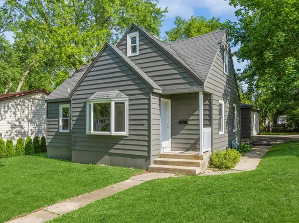 700 N Cedarwood Cir, Round Lake Heights, IL 60073