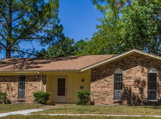 905 Meadowcove Cir, Garland, TX 75043