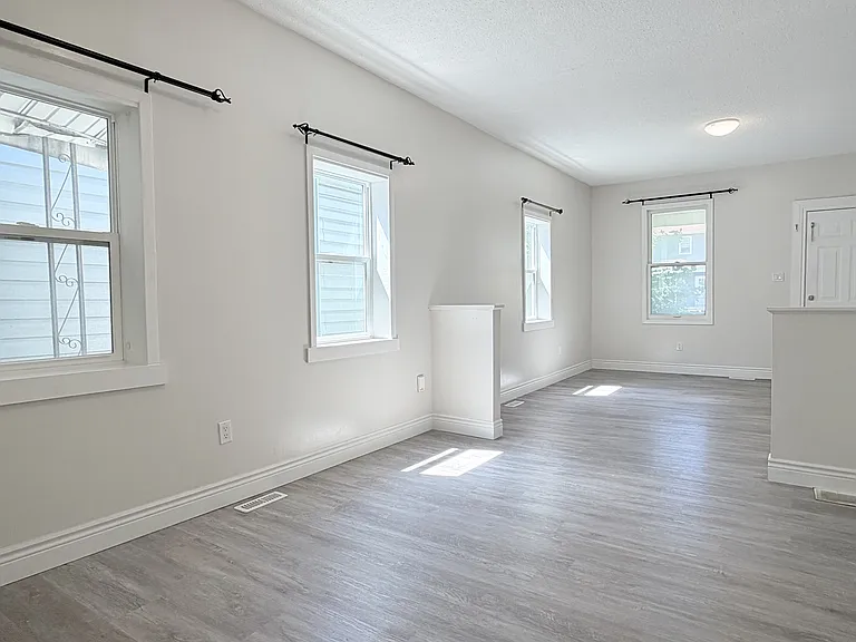 476 Aylmer Ave — Photo 5